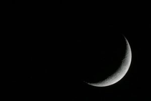 moon01-crescent_moon_public-domain