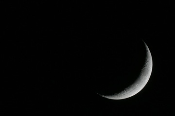 moon01-crescent_moon_public-domain1.jpg