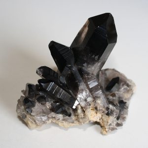 crystal-smokey-quartz-crystal-quarzo_morione-dario-crespi-wikipedia-gnu-free-license
