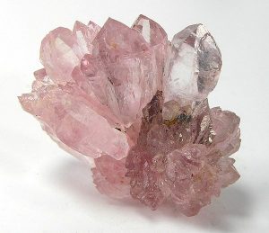 crystal-rose-quartz-rob-lavinsky-wikipedia-creative-commons-irocks-com